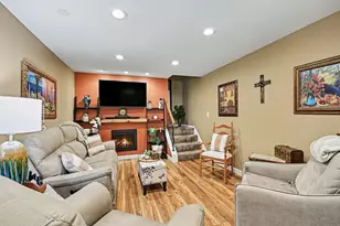 2225 Daffodil Dr, Crest Hill, IL 60403 - Photo 3