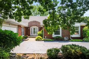 1 Oak Creek Rd, Rolling Meadows, IL 60008 - Photo 3