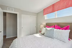 2226 Waters Edge Dr, Schaumburg, IL 60173 - Photo 17