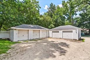 384 E Chicago St, Elgin, IL 60120 - Photo 15