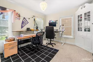 384 E Chicago St, Elgin, IL 60120 - Photo 7