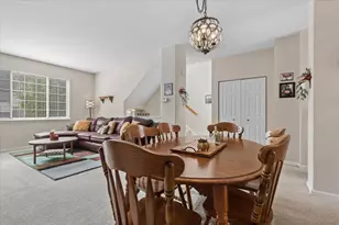 1333 New Haven Dr, Cary, IL 60013 - Photo 9