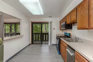 8127 Chestnut Dr, Palos Hills, IL 60465 - Photo 11