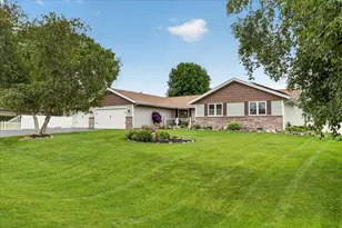 864 Campton Dr, Rockford, IL 61102 - Photo 3