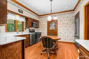 386 E Chicago St, Elgin, IL 60120 - Photo 7