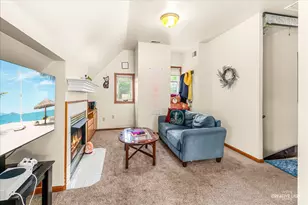 386 E Chicago St, Elgin, IL 60120 - Photo 23