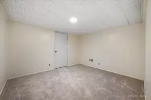 316 S Elmwood Dr, Aurora, IL 60506 - Photo 39