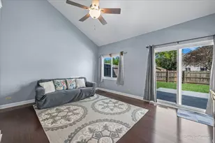 1483 N Pembroke Dr, South Elgin, IL 60177 - Photo 7