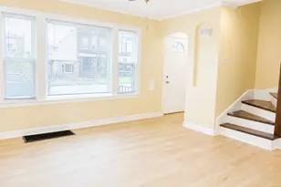 748 E 69th Pl, Chicago, IL 60637 - Photo 3