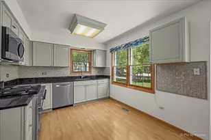 221 Foxmoor Rd, Fox River Grove, IL 60021 - Photo 7