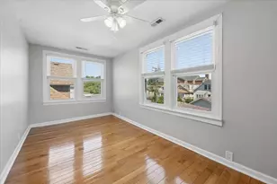 4928 W Eddy St, Chicago, IL 60641 - Photo 15