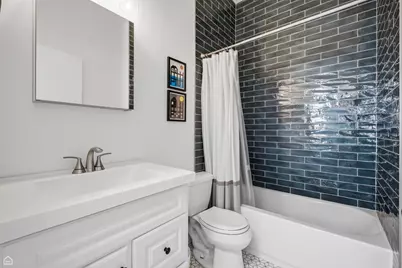 645 W Surf Street #A4, Chicago, IL 60657 - Photo 15