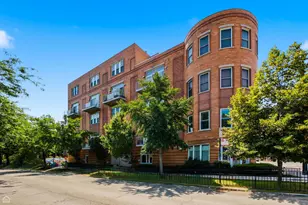 645 W Surf St, Chicago, IL 60657 - Photo 1