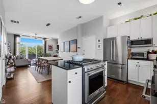 645 W Surf St, Chicago, IL 60657 - Photo 5