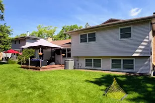 243 Palmgren Ct, Buffalo Grove, IL 60089 - Photo 9