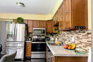 243 Palmgren Ct, Buffalo Grove, IL 60089 - Photo 5
