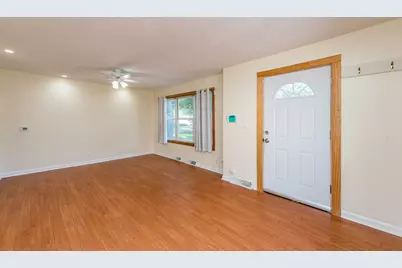 302 E Washington Street, Round Lake Park, IL 60073 - Photo 7