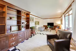 2004 Sprucewood Ln, Lindenhurst, IL 60046 - Photo 5