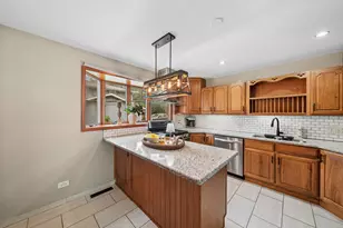 30W044 Bruce Ln, Naperville, IL 60563 - Photo 7