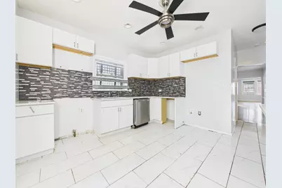 7826 S Paxton Avenue, Chicago, IL 60649 - Photo 11