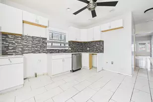 7826 S Paxton Ave, Chicago, IL 60649 - Photo 11