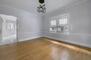 7826 S Paxton Ave, Chicago, IL 60649 - Photo 5