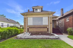 7826 S Paxton Ave, Chicago, IL 60649 - Photo 1