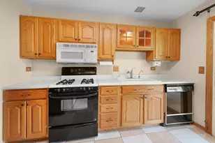 834 Edenwood Dr, Roselle, IL 60172 - Photo 3