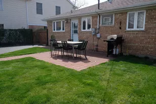 891 E Grant Dr, Des Plaines, IL 60016 - Photo 9