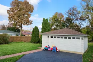891 E Grant Dr, Des Plaines, IL 60016 - Photo 15