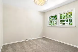 1319 N Columbine Dr, Mount Prospect, IL 60056 - Photo 23