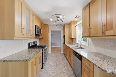 344 E Fox Hill Drive, Buffalo Grove, IL 60089 - Photo 5