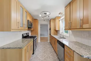 344 E Fox Hill Dr, Buffalo Grove, IL 60089 - Photo 5