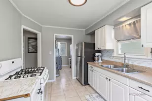 1506 N East End Ave, Round Lake Beach, IL 60073 - Photo 9