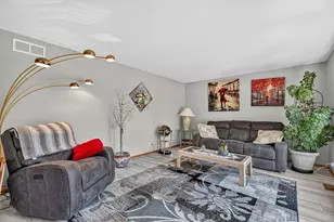 15255 Rosarie Dr, Homer Glen, IL 60491 - Photo 11