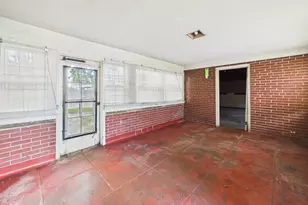 8156 S Paxton Ave, Chicago, IL 60617 - Photo 21