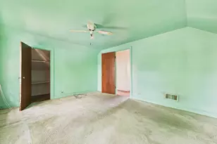 8156 S Paxton Ave, Chicago, IL 60617 - Photo 15