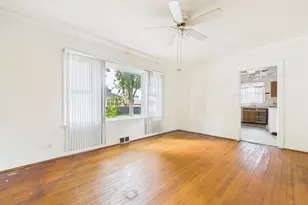 8156 S Paxton Ave, Chicago, IL 60617 - Photo 5