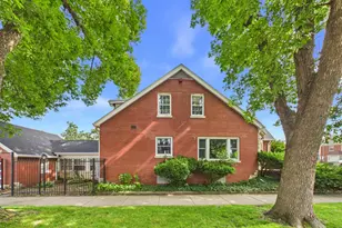 8156 S Paxton Ave, Chicago, IL 60617 - Photo 27