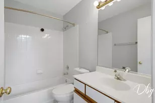 60 W Dahlia Ln, Round Lake Beach, IL 60073 - Photo 15