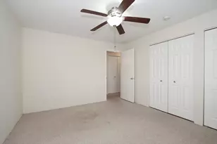 1010 Glastonbury Ln, Schaumburg, IL 60193 - Photo 15