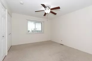 1010 Glastonbury Ln, Schaumburg, IL 60193 - Photo 13