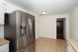 1010 Glastonbury Ln, Schaumburg, IL 60193 - Photo 11