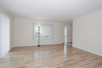 1010 Glastonbury Lane, Schaumburg, IL 60193 - Photo 5