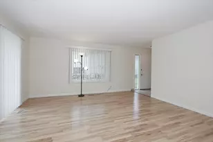 1010 Glastonbury Ln, Schaumburg, IL 60193 - Photo 5