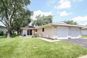 1010 Glastonbury Ln, Schaumburg, IL 60193 - Photo 1