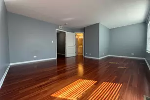 2279 Barrington Dr E, Aurora, IL 60503 - Photo 9
