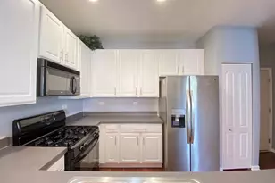 2279 Barrington Dr E, Aurora, IL 60503 - Photo 5