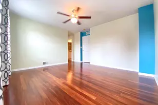 2279 Barrington Dr E, Aurora, IL 60503 - Photo 15