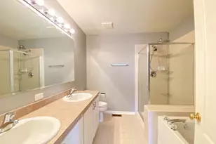 2279 Barrington Dr E, Aurora, IL 60503 - Photo 11